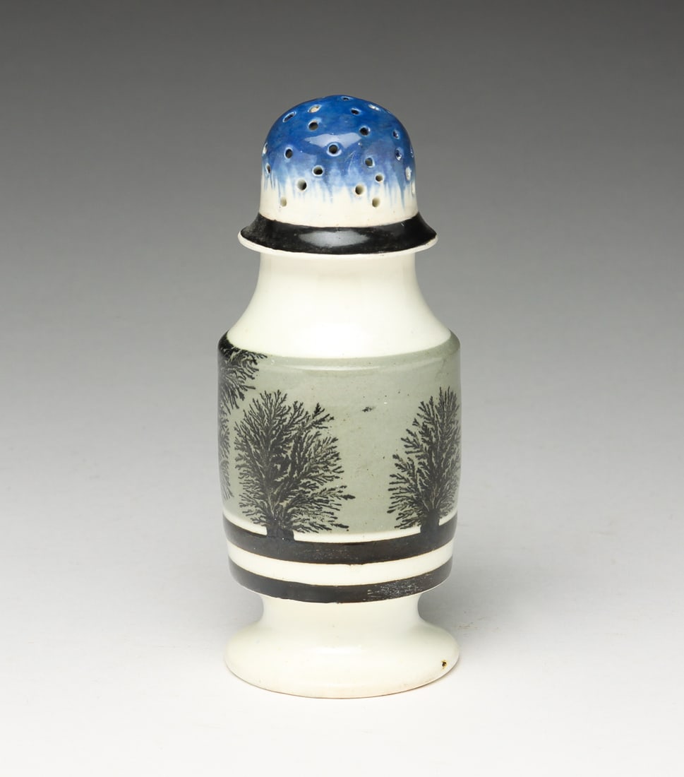 ENGLISH MOCHA PEPPER POT. (1 of 4)