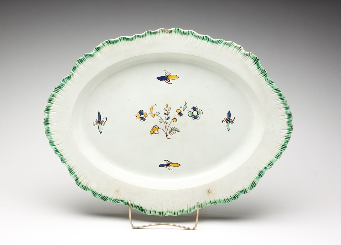 ENGLISH LEEDSWARE FEATHER EDGE PLATTER. (1 of 3)