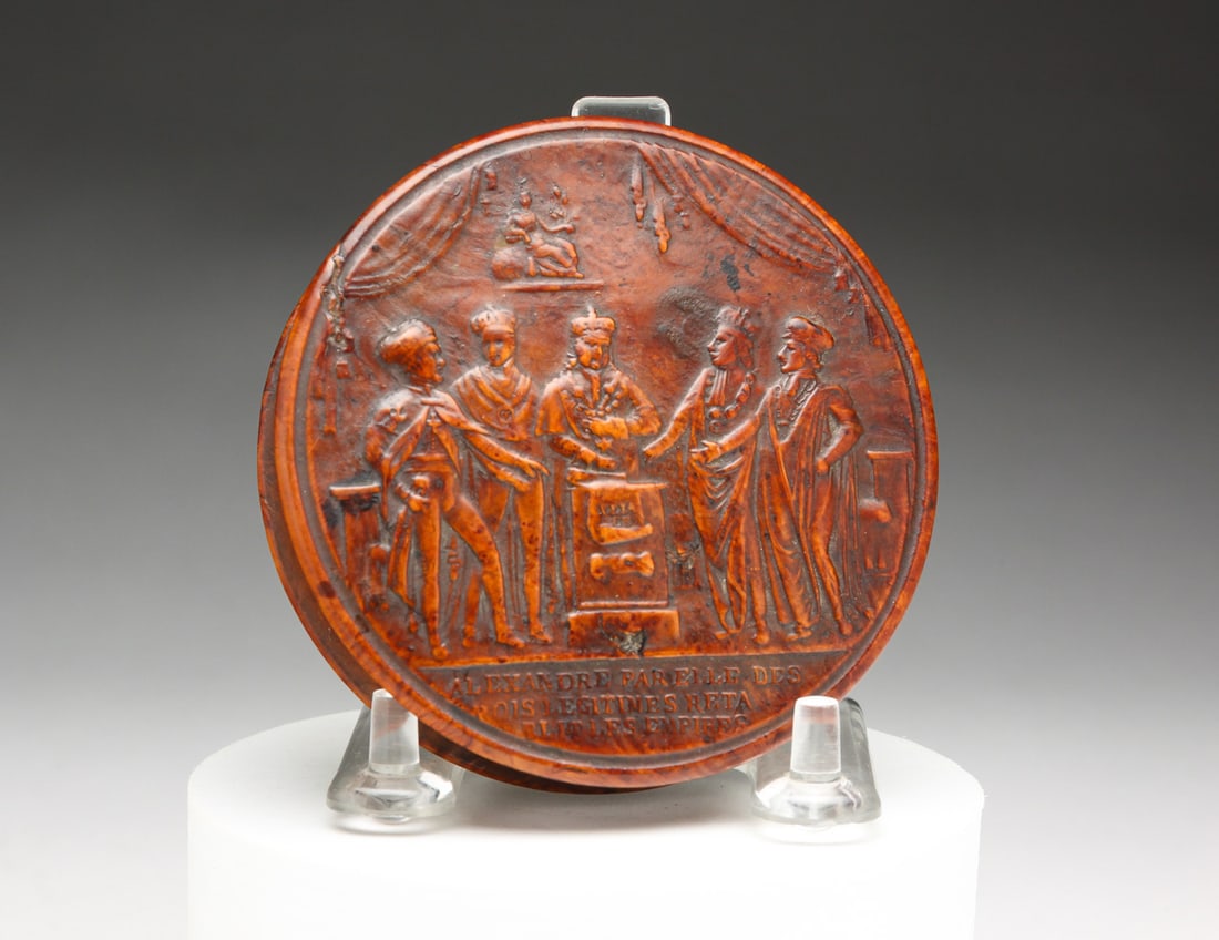 FRENCH ALEXANDER I BURL SNUFF BOX First quarter 19th century. (1 of 6)