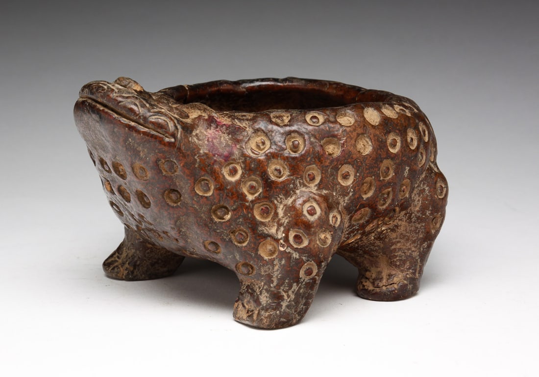 ASIAN BURL FROG SHAPED BOWL. (1 of 5)