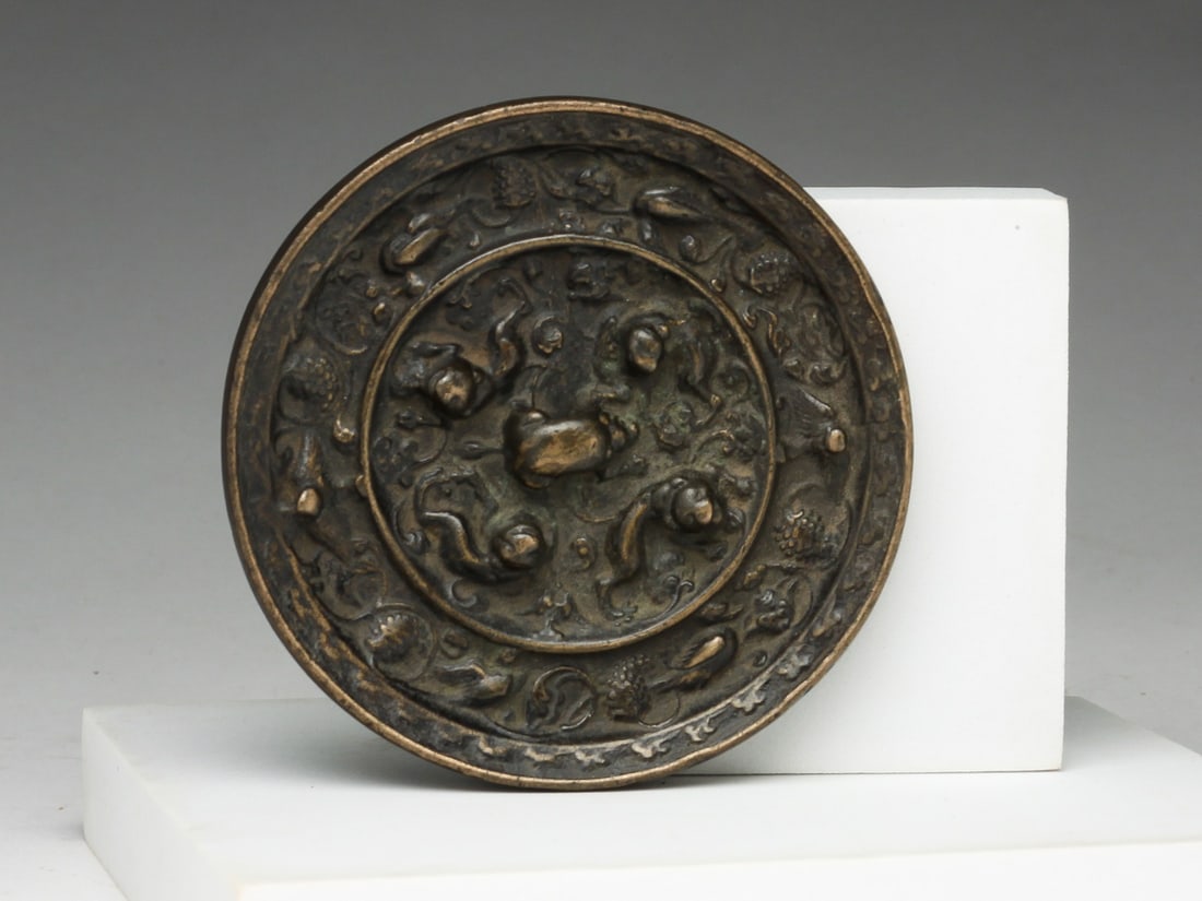 CHINESE ARCHAIC FORM BRONZE HAND MIRROR. (1 of 3)