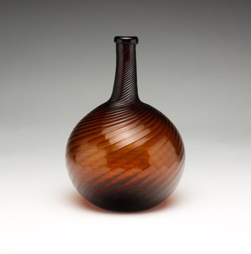 ZANESVILLE SWIRL RIB BLOWN GLASS BOTTLE. (1 of 4)