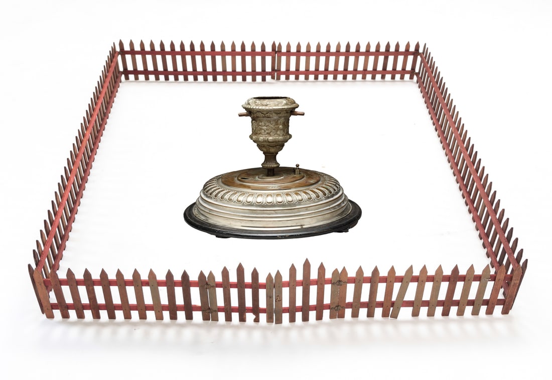 CHRISTMAS TREE STAND AND FENCE. (1 of 9)