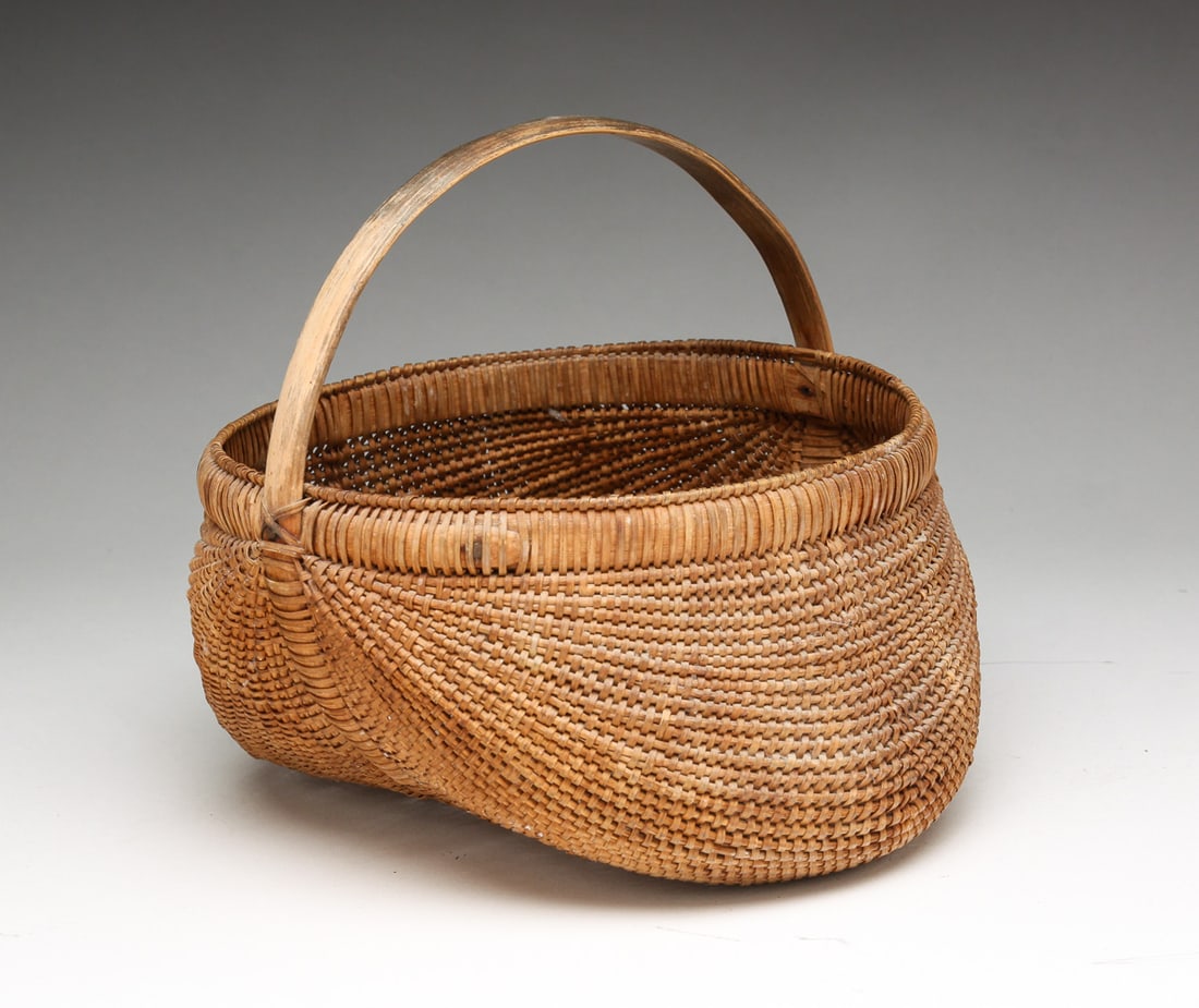 AMERICAN MINIATURE BUTTOCKS BASKET. (1 of 5)