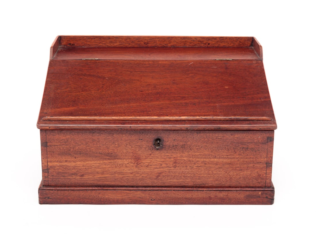 AMERICAN TABLE TOP DESK. (1 of 5)