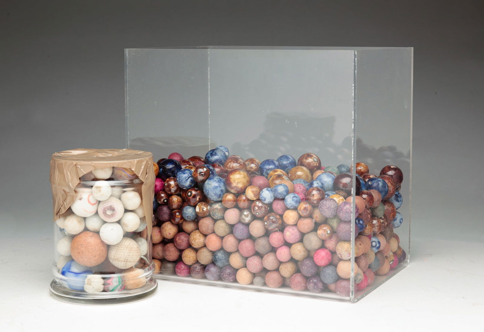 COLLECTION OF MARBLES. (1 of 6)