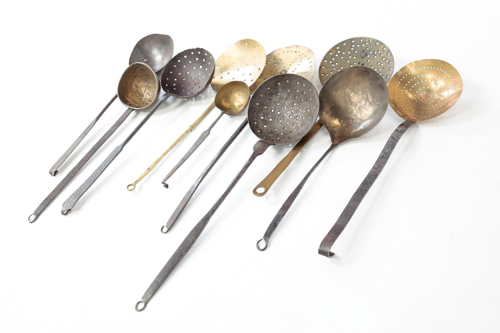 COLLECTION OF KITCHEN UTENSILS. (1 of 5)