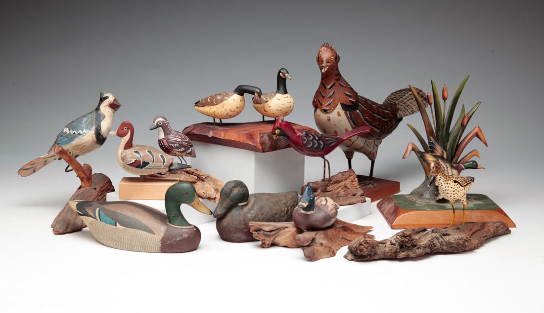 GROUP OF BIRD AND DUCK CARVINGS. (1 of 13)