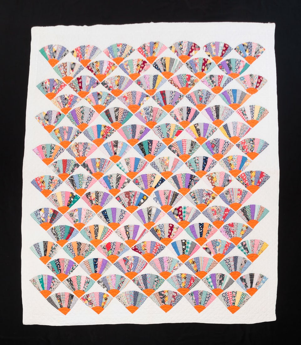 "FALLING FANS" PIECED QUILT. (1 of 5)