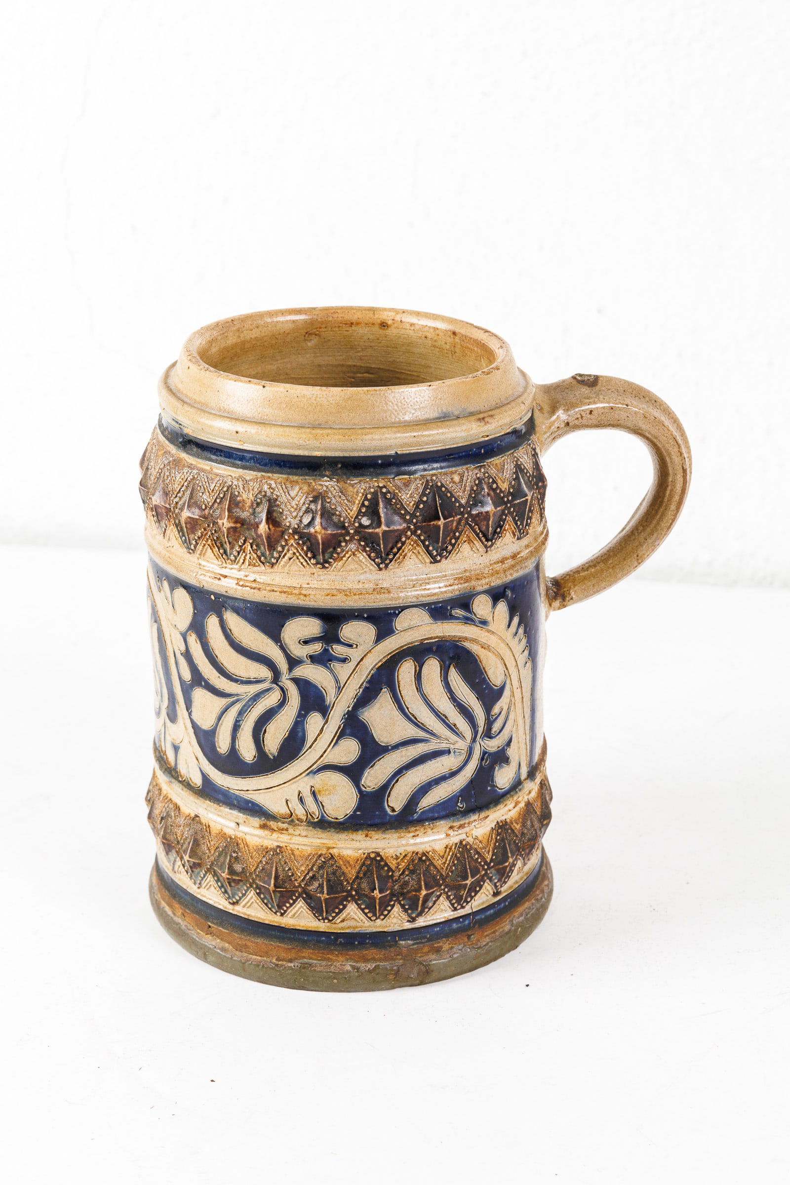 STONEWARE STEIN. (1 of 10)