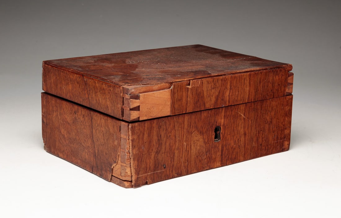 BOXED MICROSCOPE. (1 of 7)