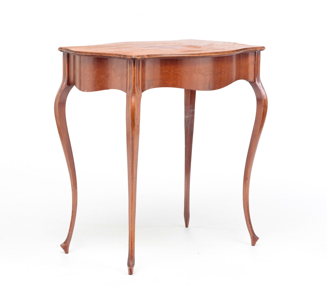 DRESSING TABLE. (1 of 3)