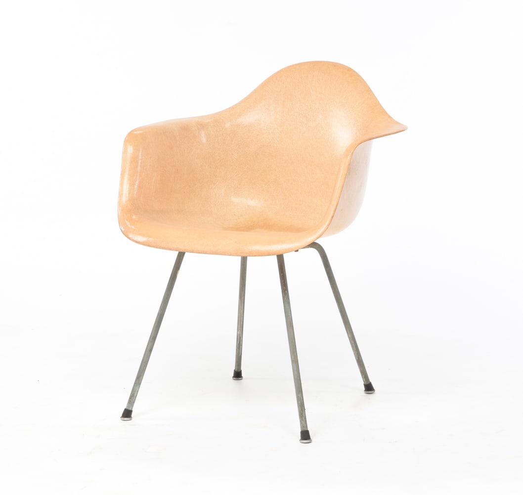 EAMES FOR HERMAN MILLER MOLDED FIBERGLASS CHAIR. (1 of 3)