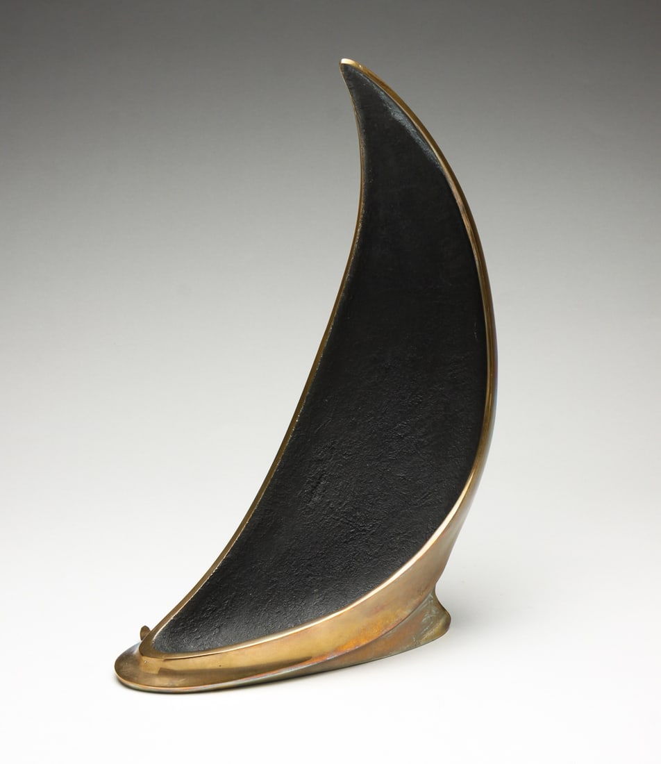 TOM BENNETT SIGNED BRASS SAILBOAT SCULPTURE. (1 of 4)
