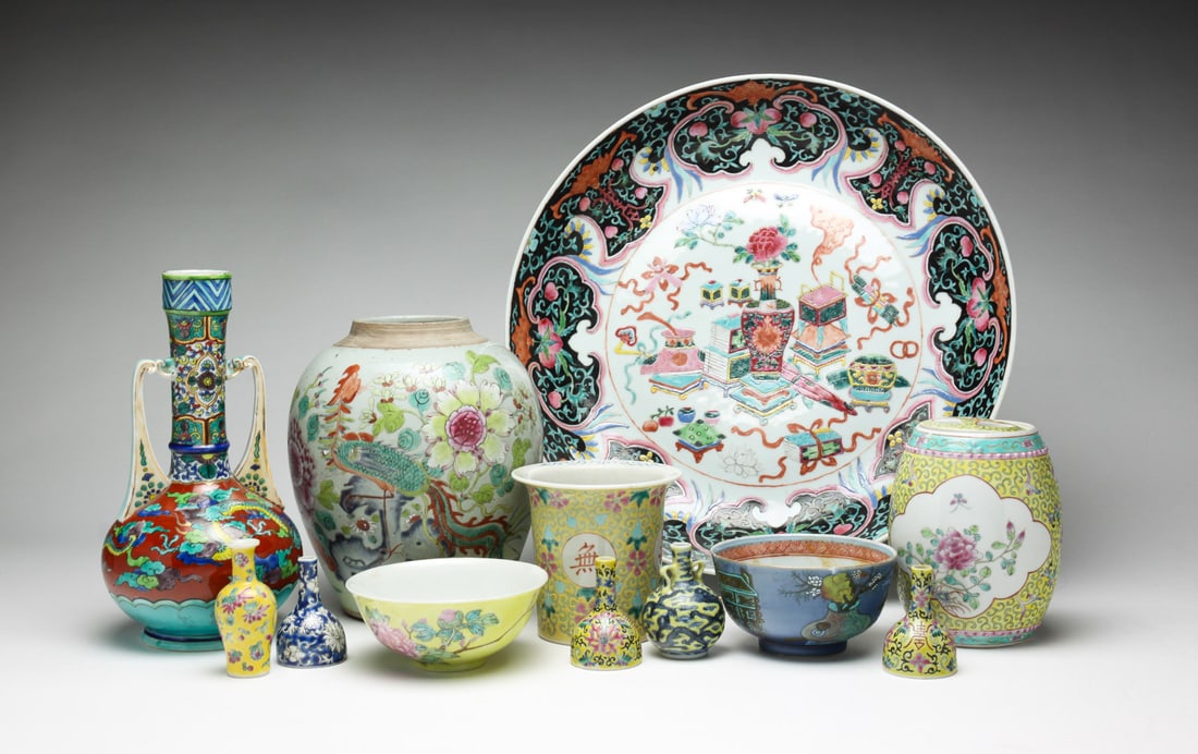 GROUP OF PORCELAIN INCLUDING GINGER JAR. (1 of 11)