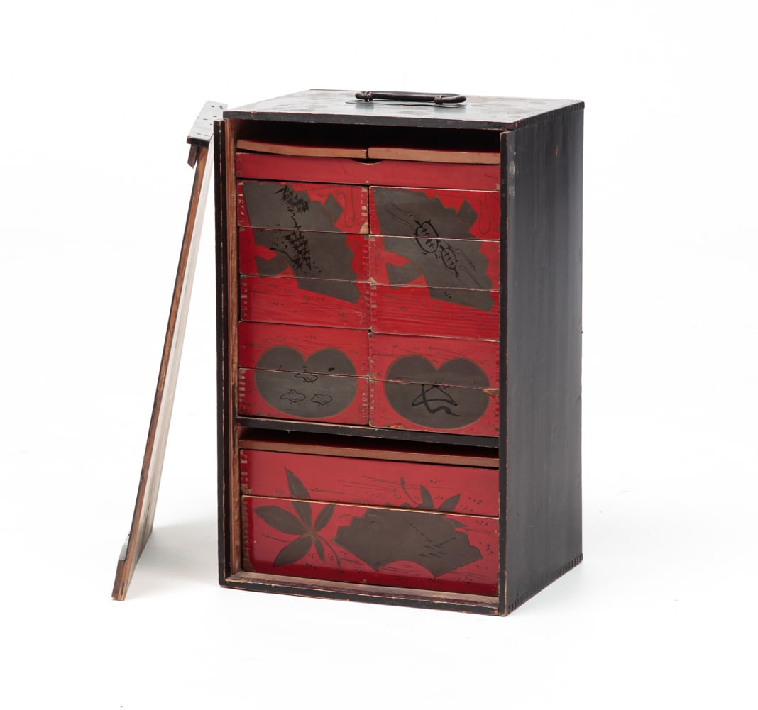 LACQUERED TRAVEL CASE. (1 of 10)