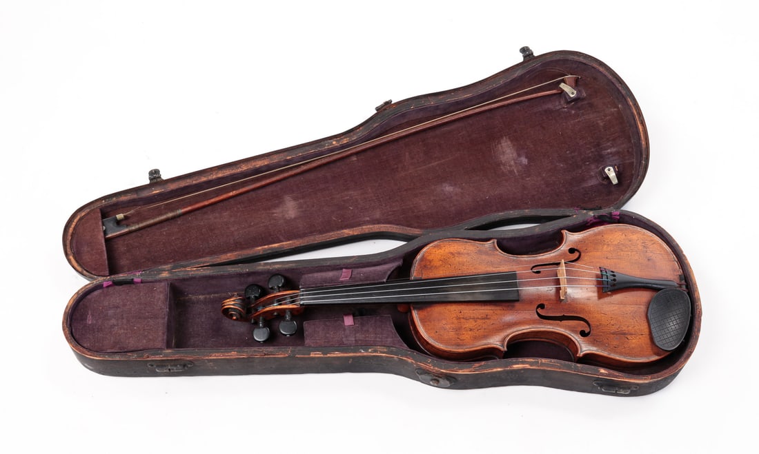 GERMAN VIOLIN LABELED CHRISTIAN DONAT HOPF. (1 of 5)