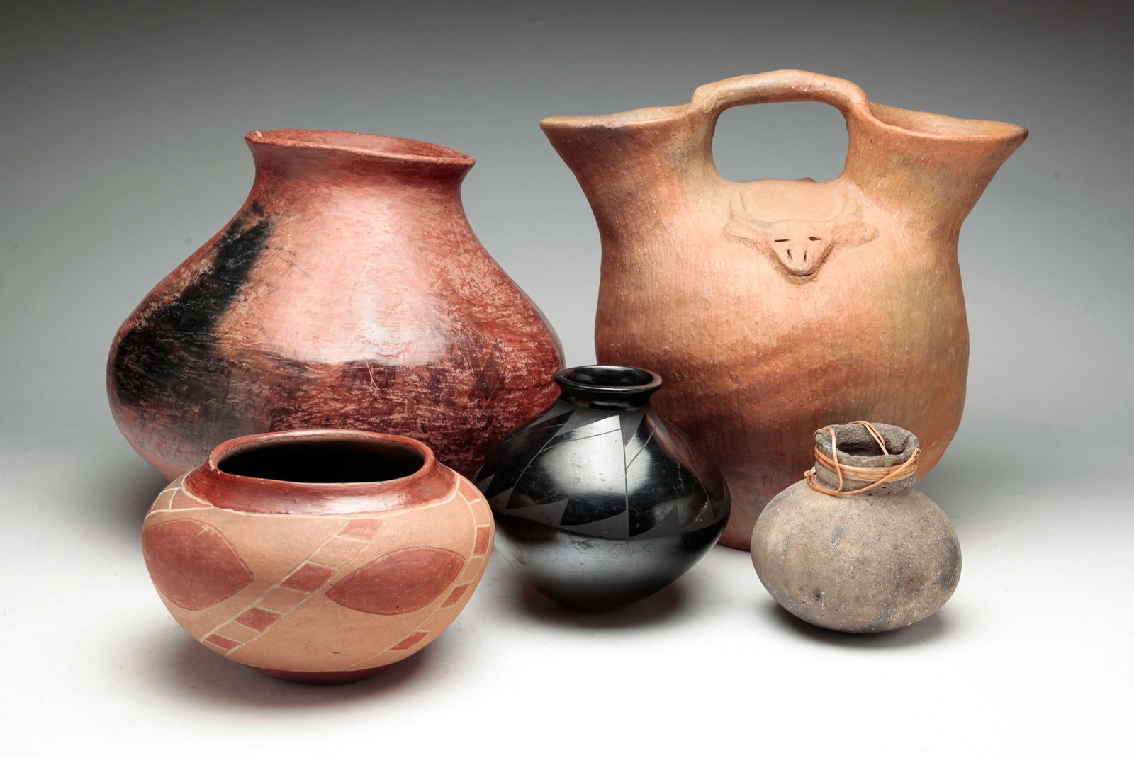 FIVE PIECES OF POTTERY. (1 of 8)