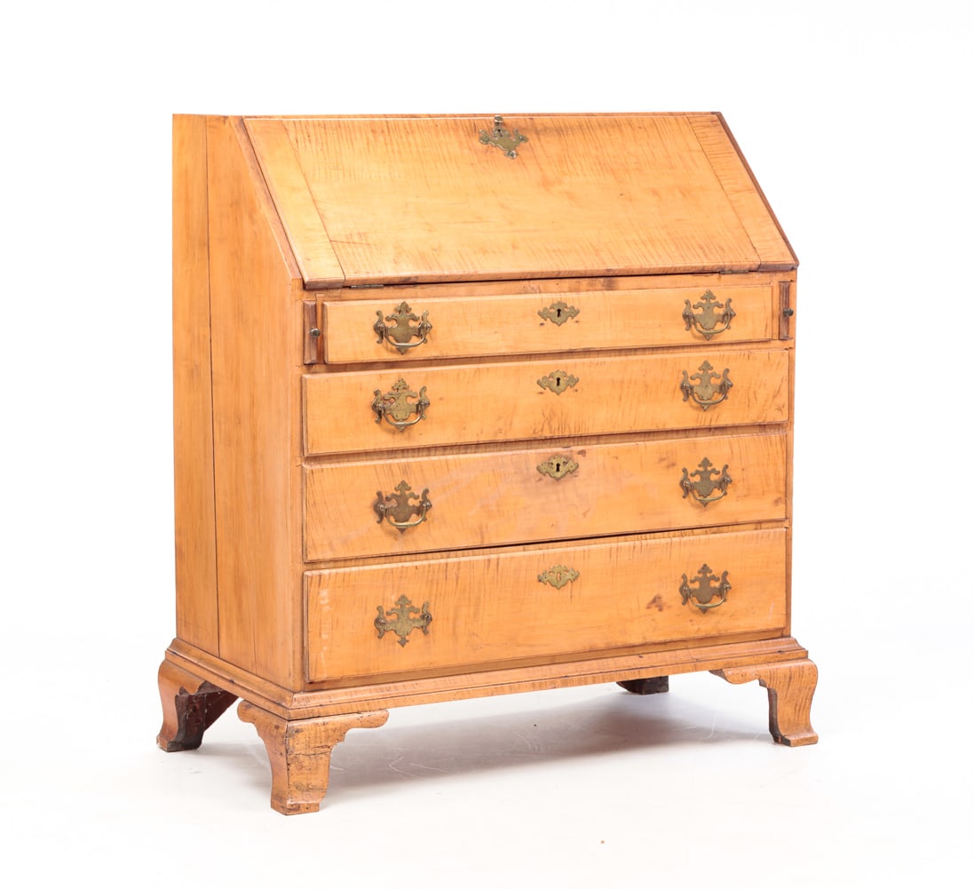 RHODE ISLAND CHIPPENDALE SLANT FRONT DESK. (1 of 8)