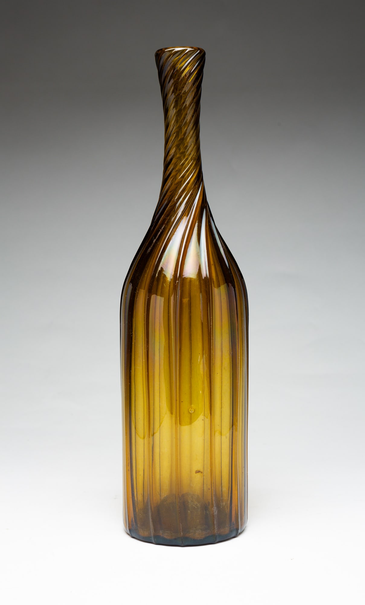 AMBER BLOWN GLASS WRYTHEN BOTTLE. (1 of 4)
