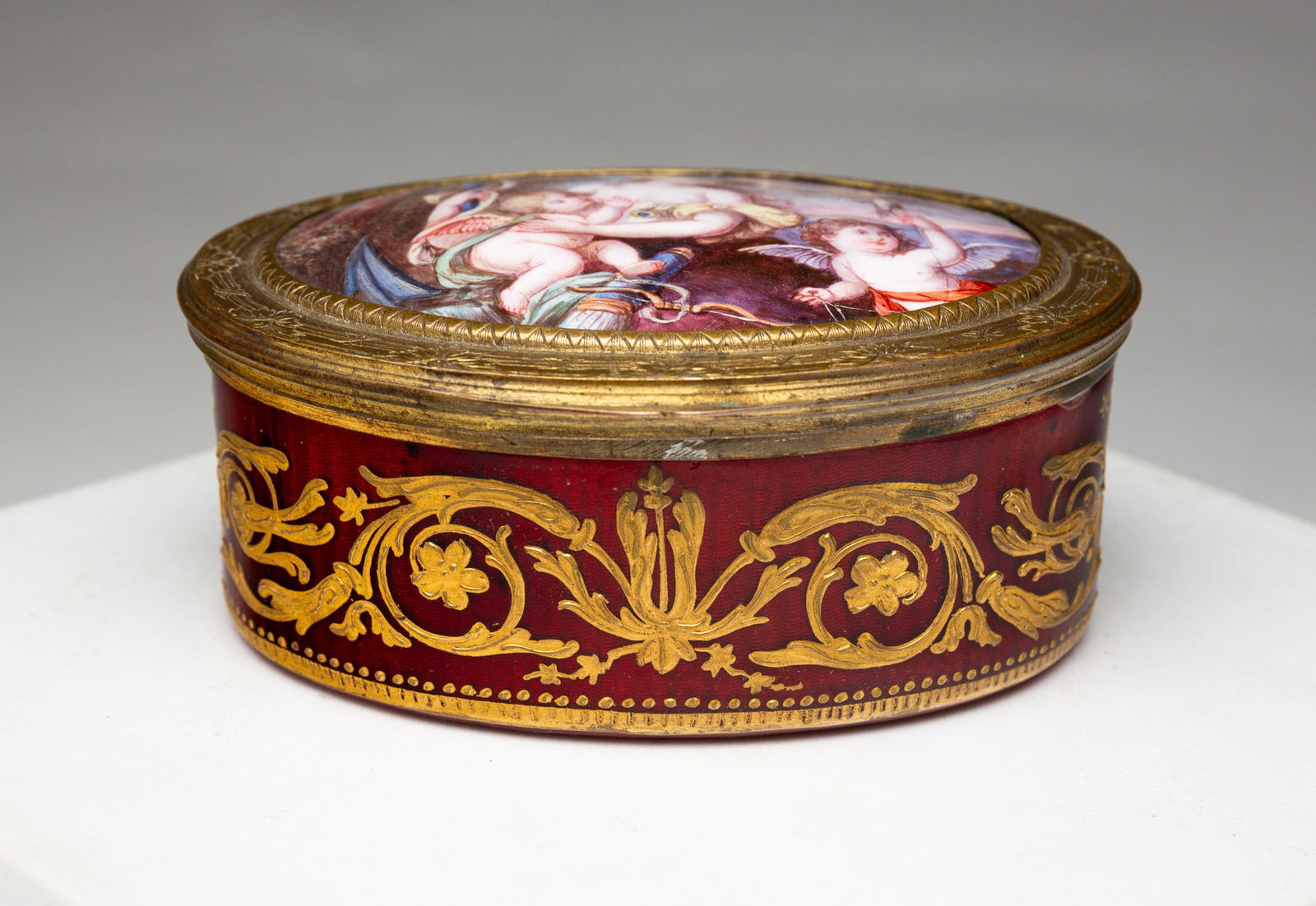 PORCELAIN ENAMELED BOX. (1 of 5)