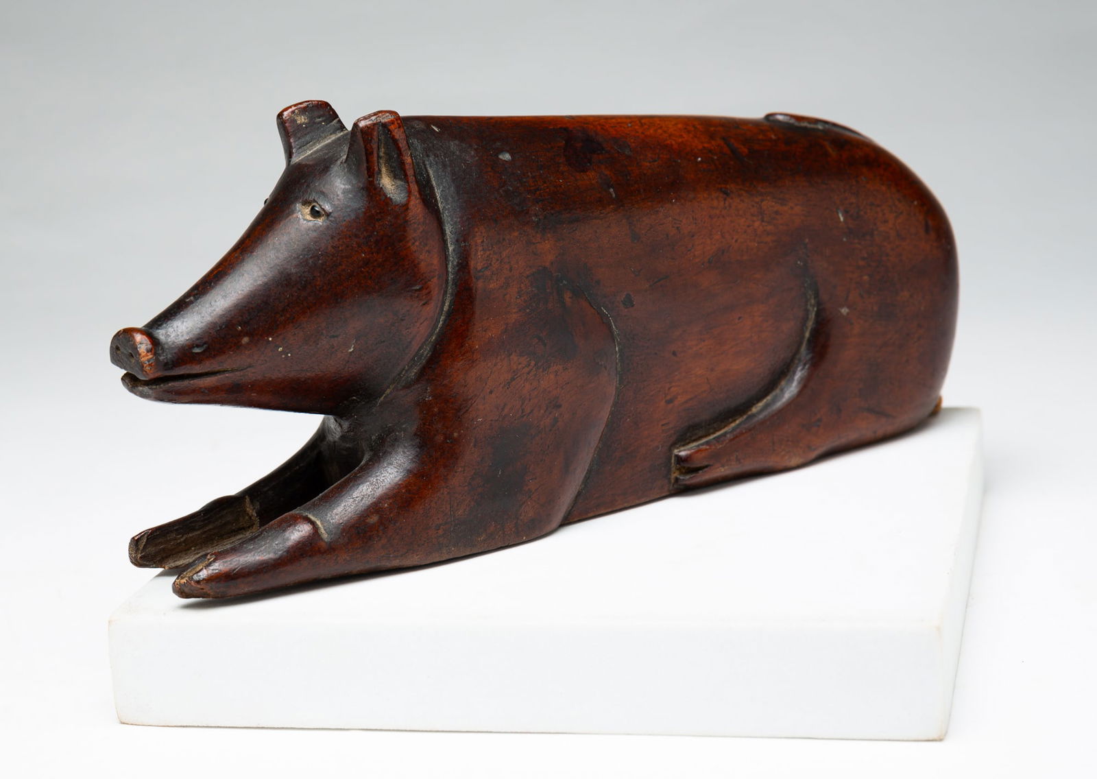 CARVED PIG TOBACCO BOX. (1 of 3)