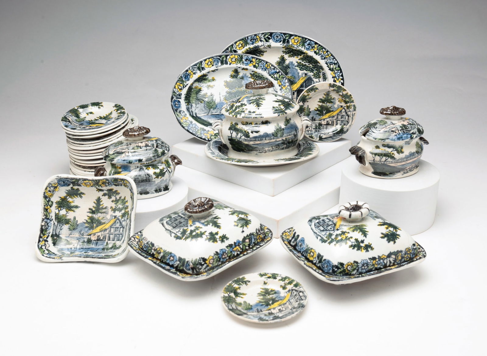 MINIATURE SALOPIAN SET OF DISHES. (1 of 5)