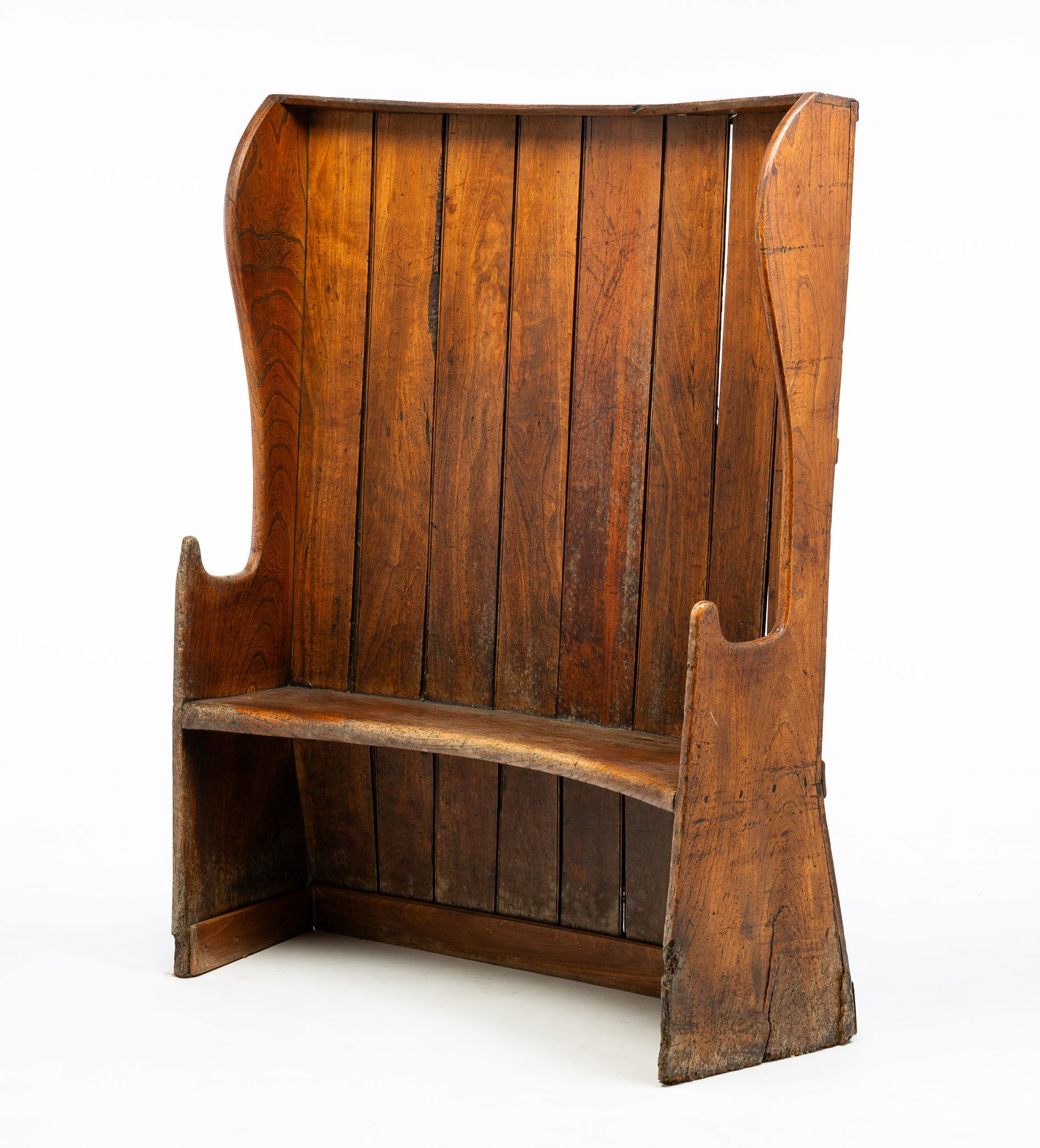 HIGHBANK FIRE SIDE SETTLE BENCH. (1 of 3)