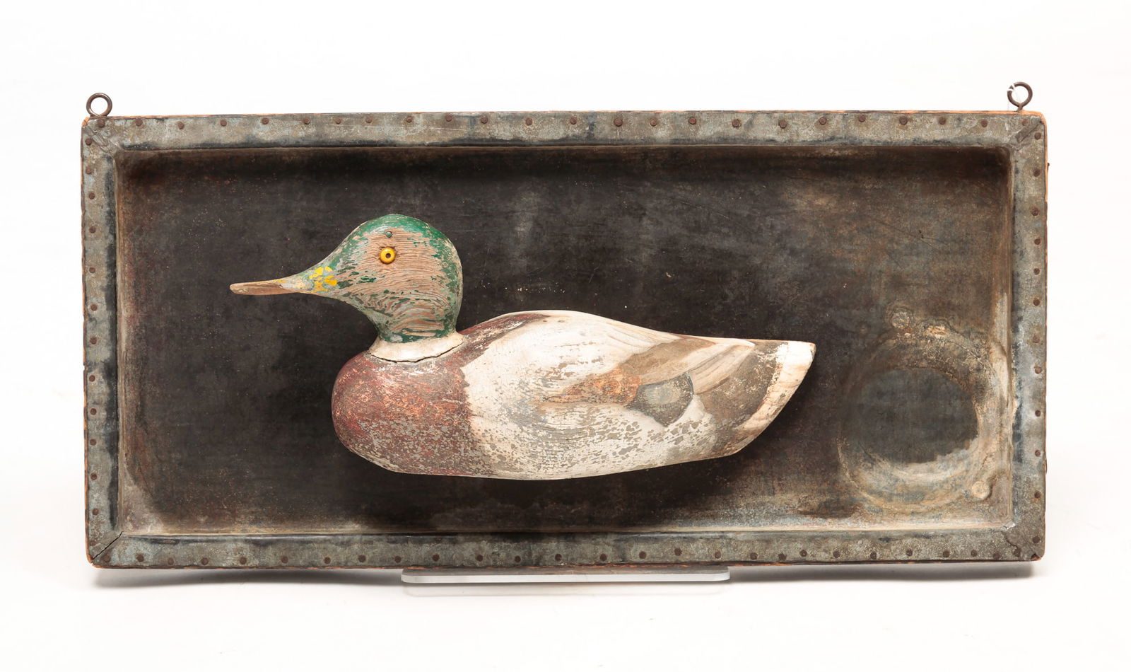 WOODEN DUCK SIGN. (1 of 3)