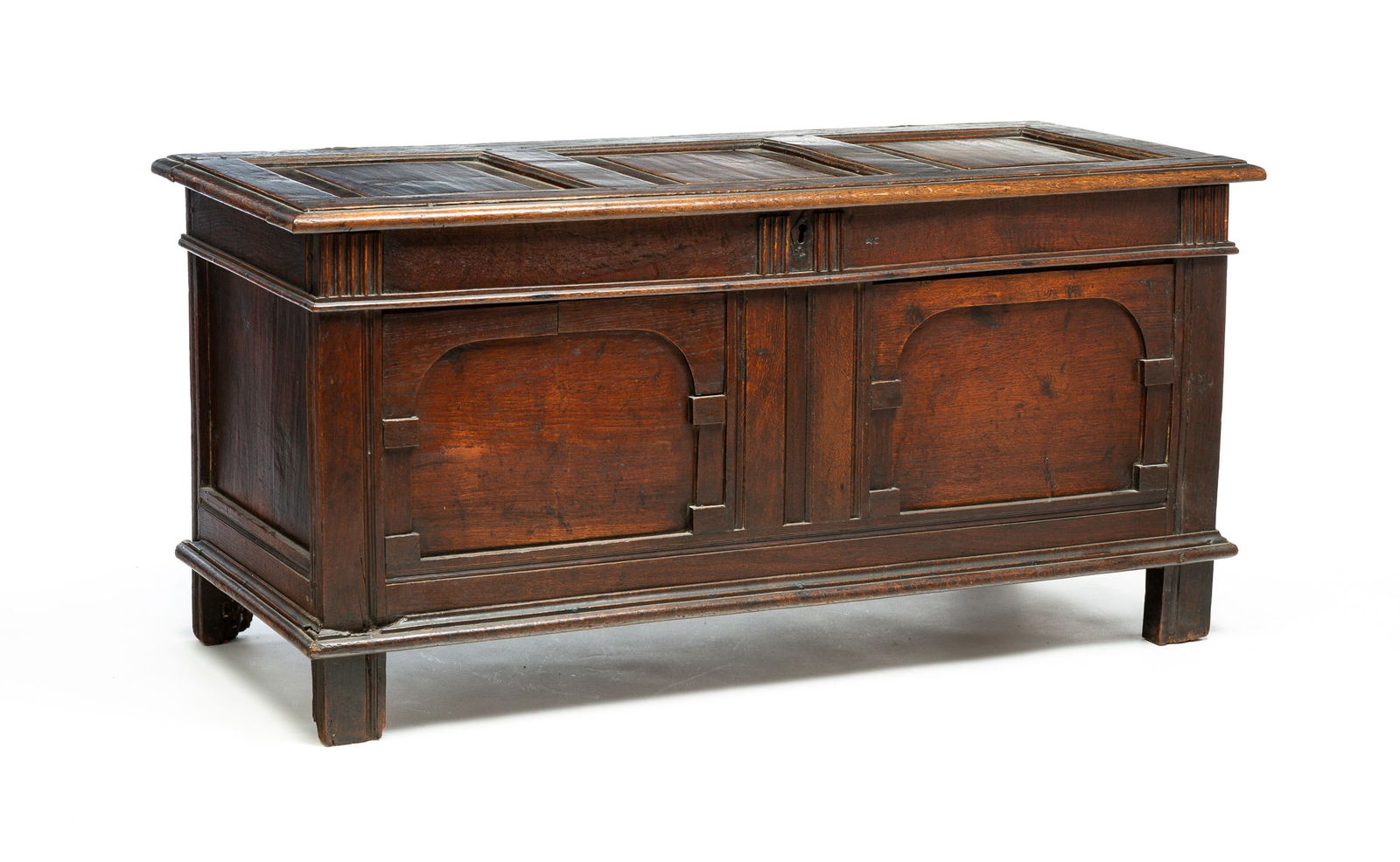 PANELED COFFER OR BLANKET CHEST. (1 of 4)