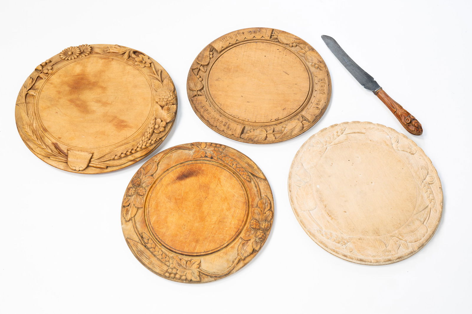 FIVE VINTAGE WOODEN PIECES. (1 of 7)