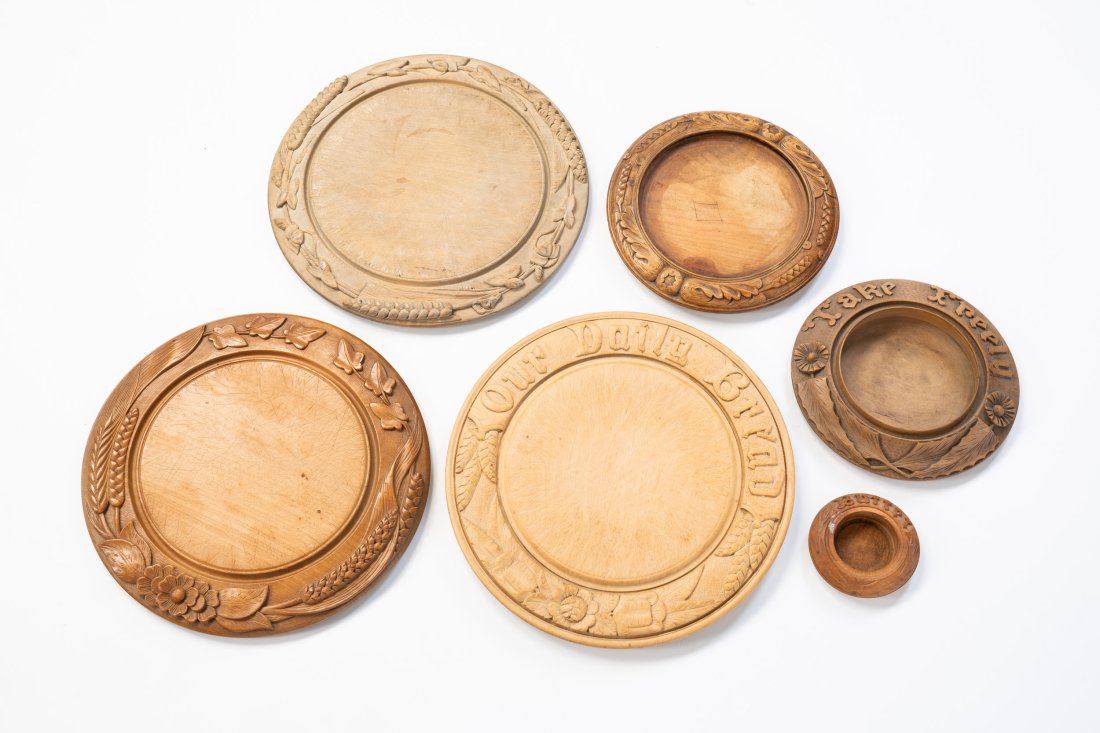 GROUP OF CARVED WOOD FOOD BOARDS. (1 of 5)