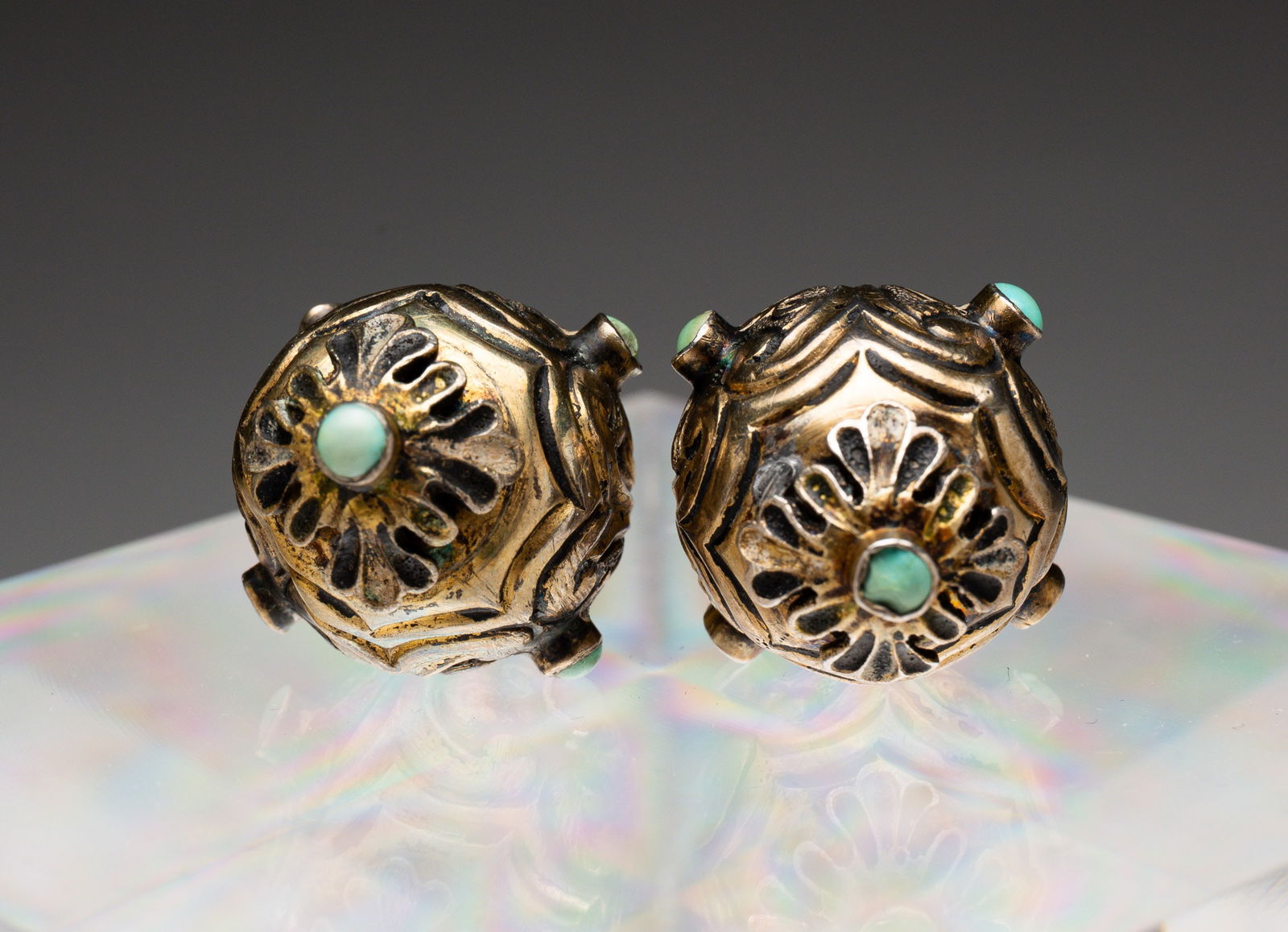 PAIR OF SMUGGLERS BUTTONS. (1 of 2)