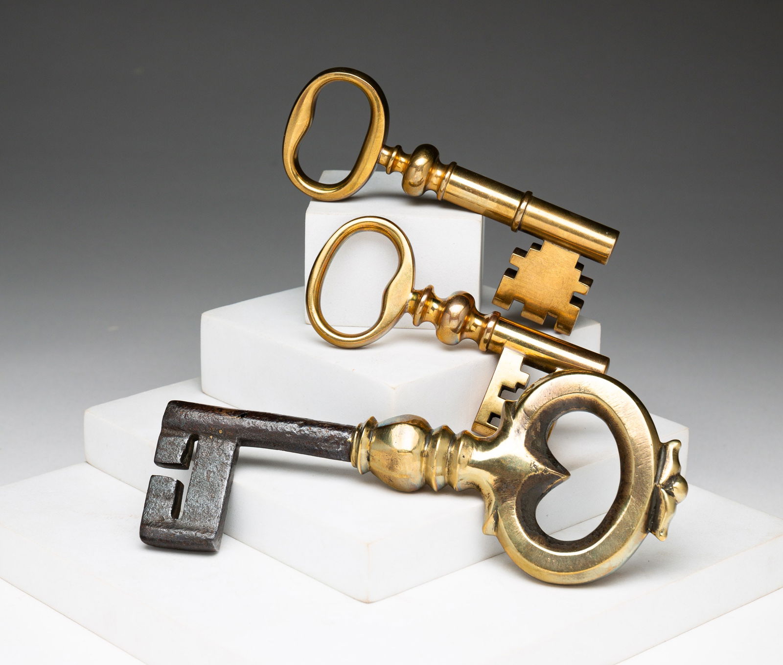 THREE LARGE KEYS. (1 of 4)