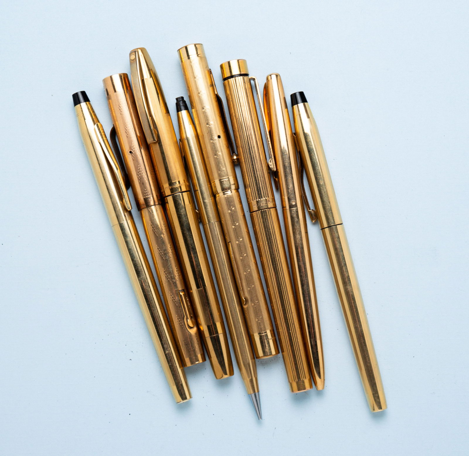 GROUP OF EIGHT VINTAGE GOLD PLATED PENS. (1 of 1)