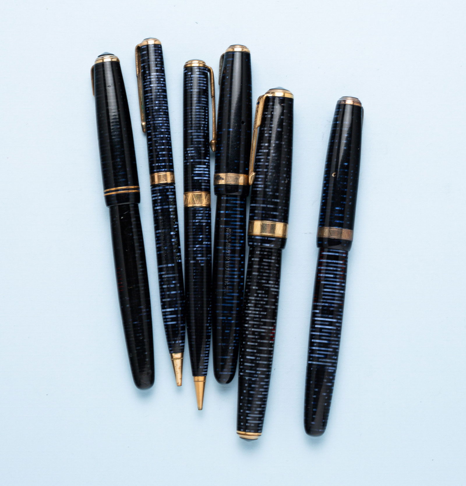 SET OF SIX VINTAGE PARKER PENS AND PENCILS. (1 of 1)