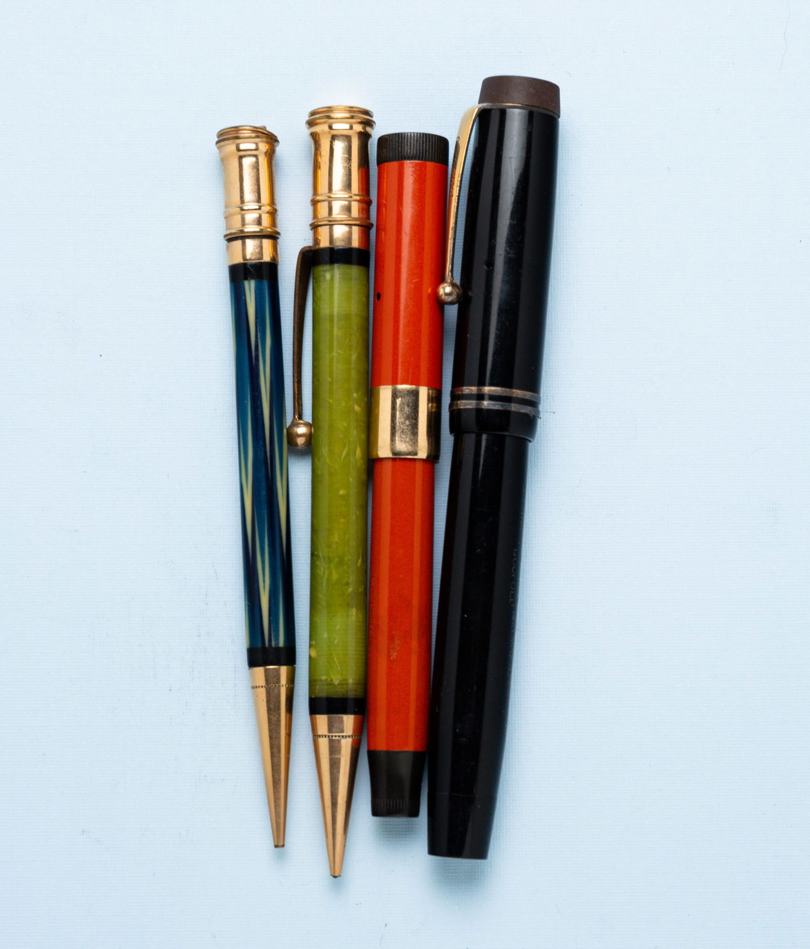 GROUP OF FOUR VINTAGE PARKER WRITING UTENSILS. (1 of 1)