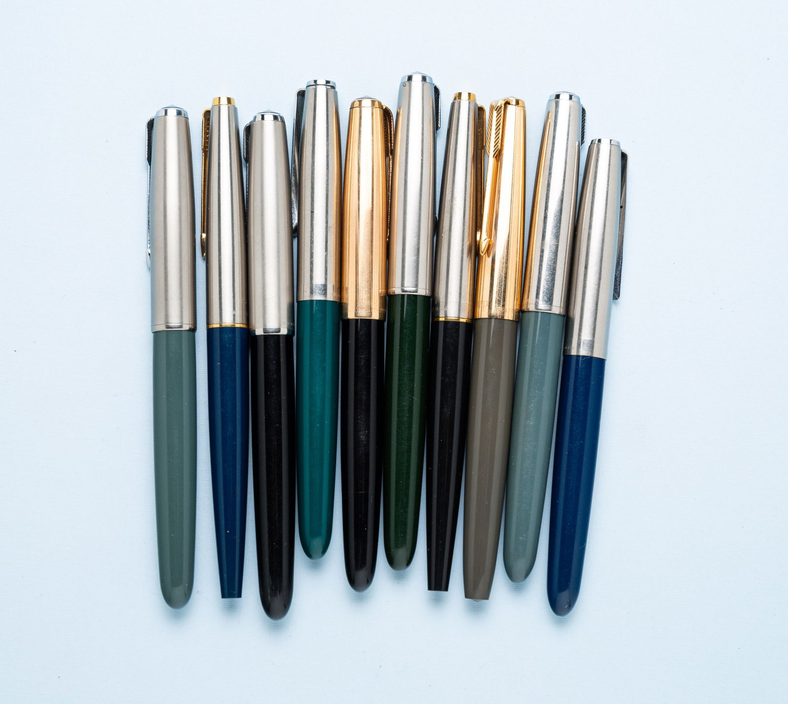 GROUP OF TEN VINTAGE PARKER FOUNTAIN PENS. (1 of 1)