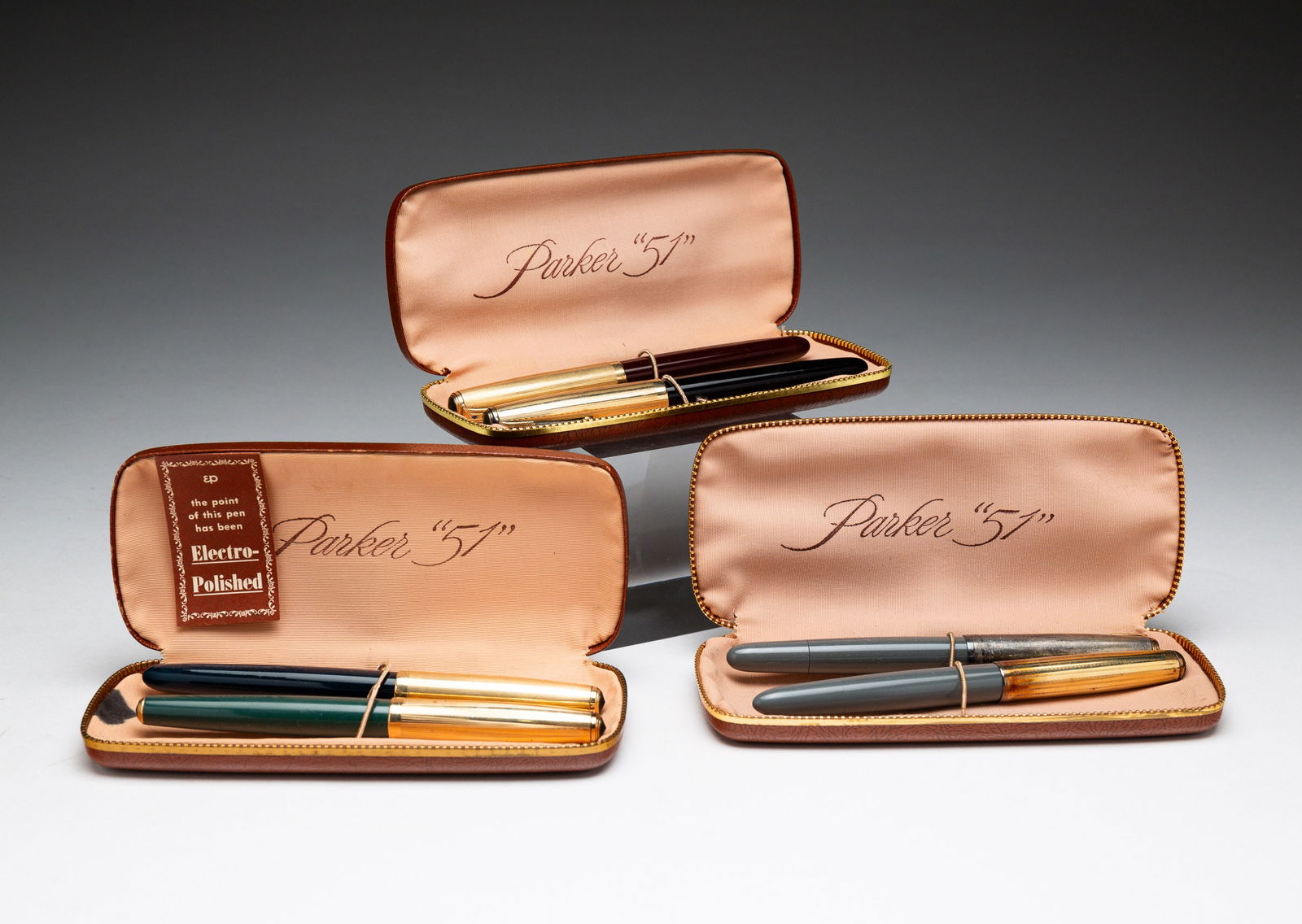 SIX VINTAGE PARKER 51 FOUNTAIN PENS, PAIRED AND IN BOXES. (1 of 2)