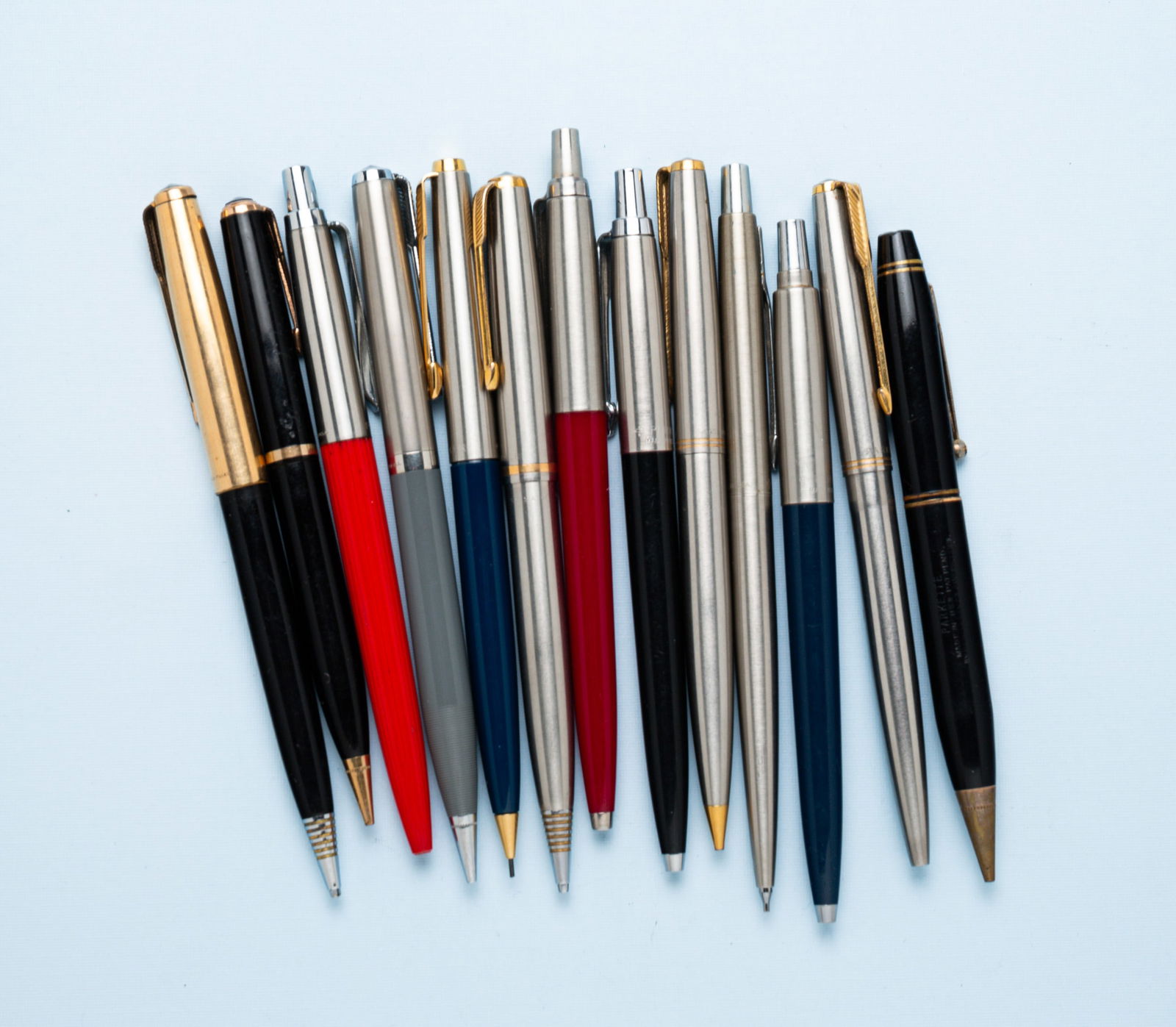 GROUP OF THIRTEEN VINTAGE PARKER BALLPOINT PENS AND PENCILS. (1 of 1)