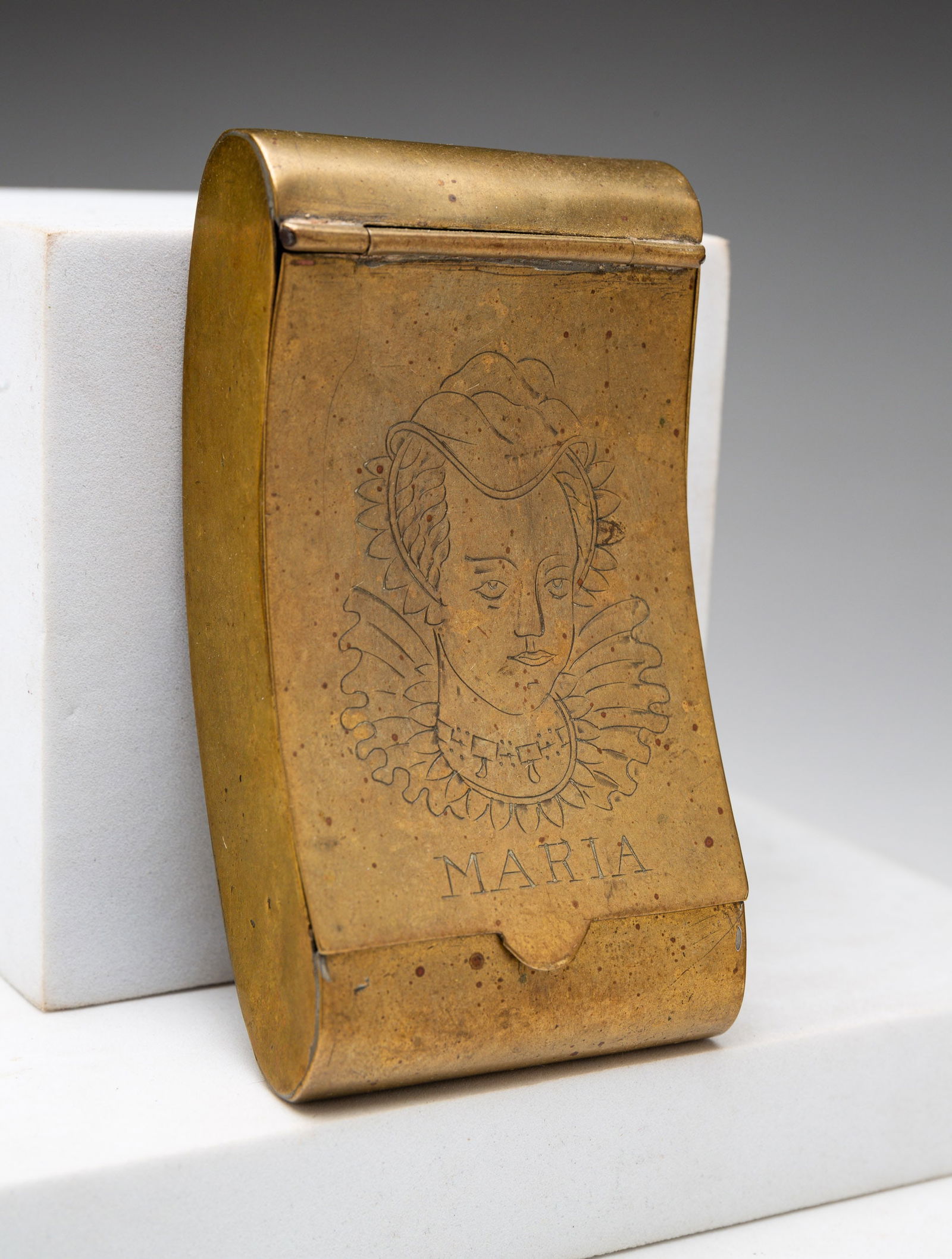 BRASS ENGRAVED SNUFF BOX. (1 of 3)