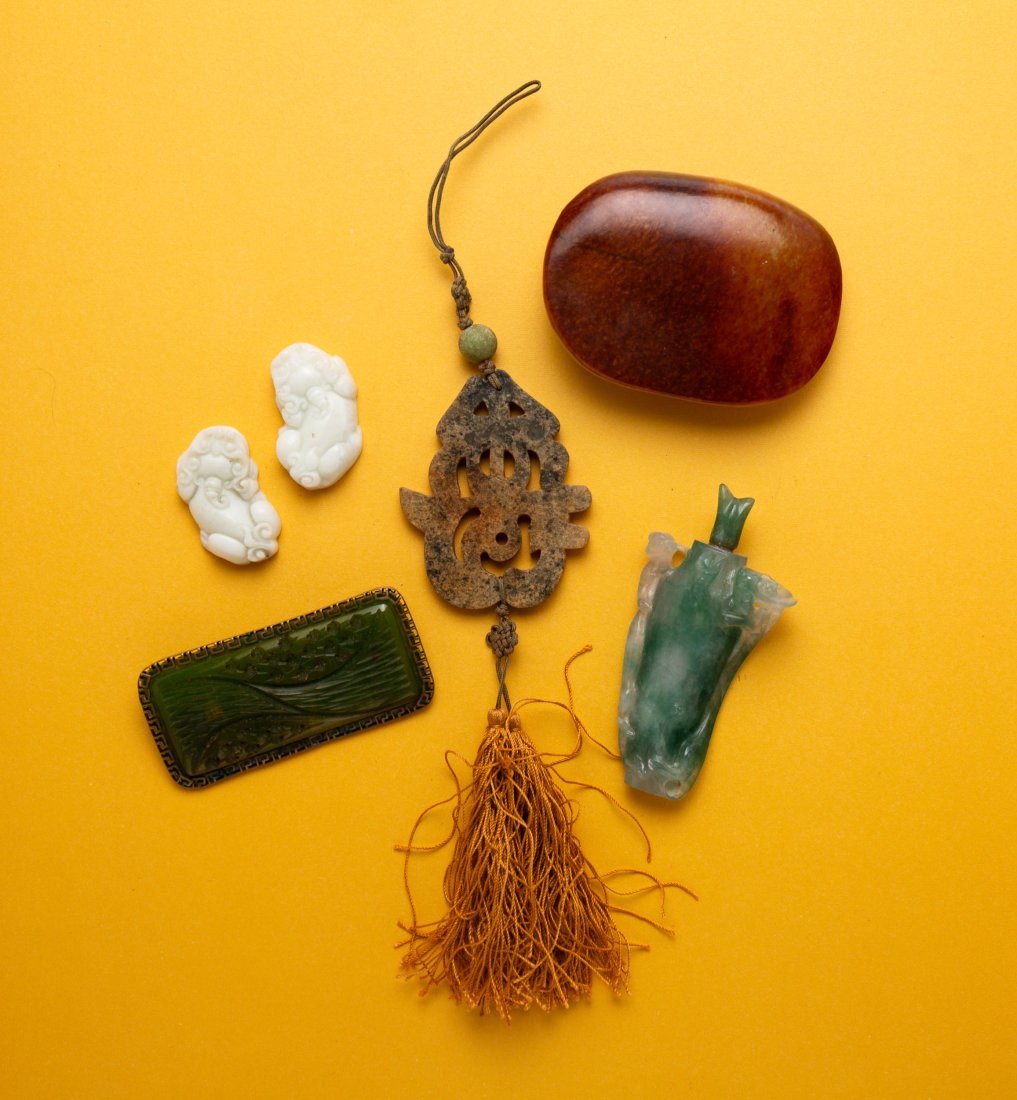 GROUP OF CARVED ASIAN ITEMS. (1 of 2)