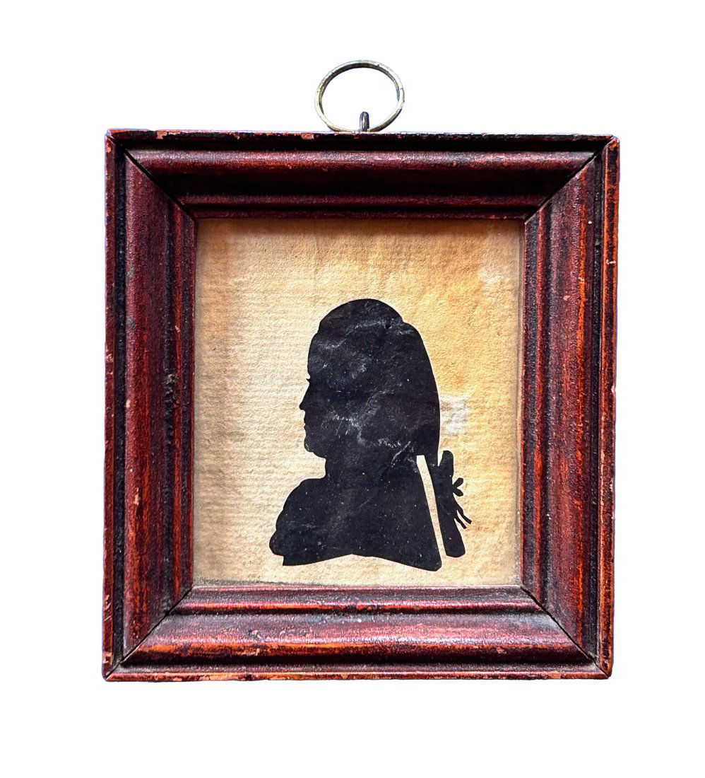 EARLY MINIATURE HOLLOW-CUT SILHOUETTE OF A GENTLEMAN. (1 of 2)