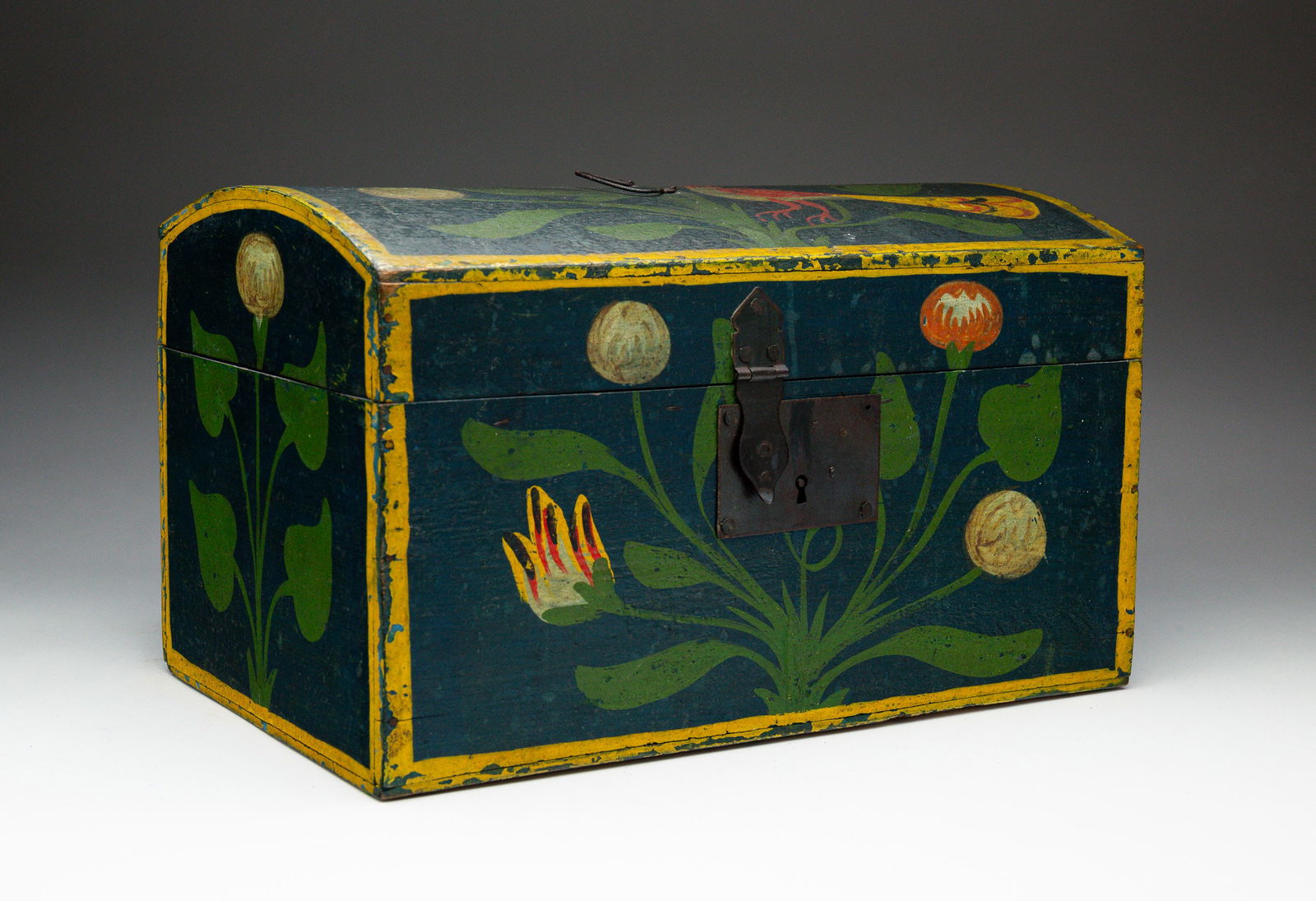 DECORATED DOME TOP BOX. (1 of 8)