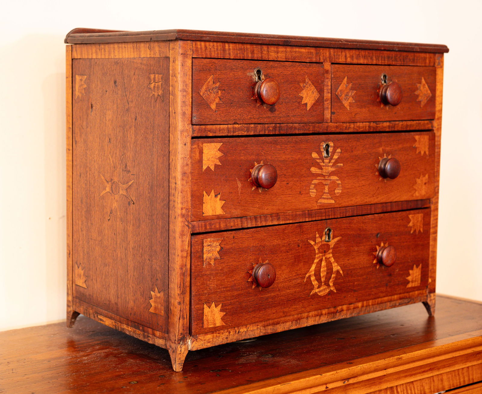 MINIATURE INLAID WALNUT CHEST OF DRAWERS. (1 of 5)