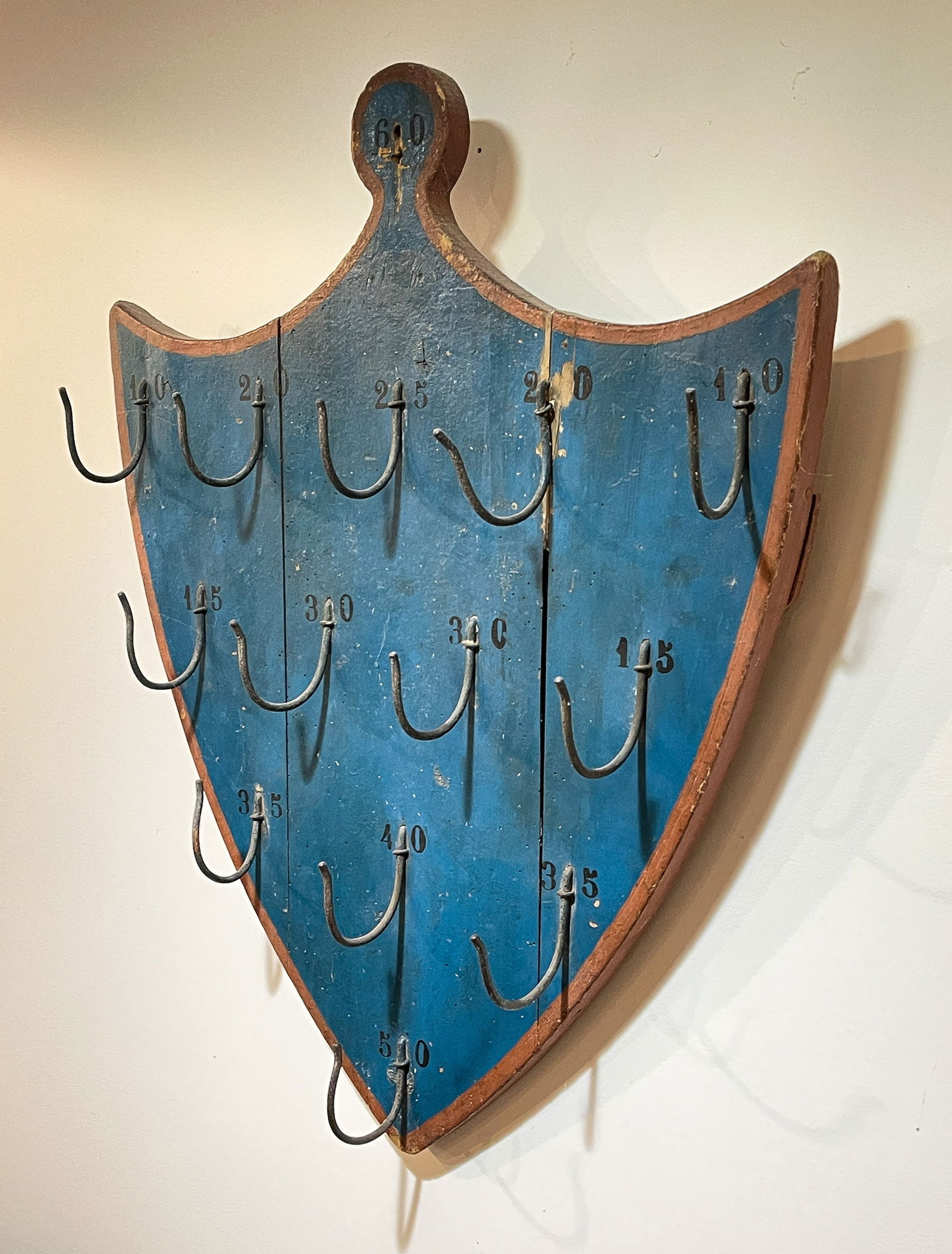 FOLK ART WOOD SHIELD PAINTED GAME BOARD. (1 of 3)