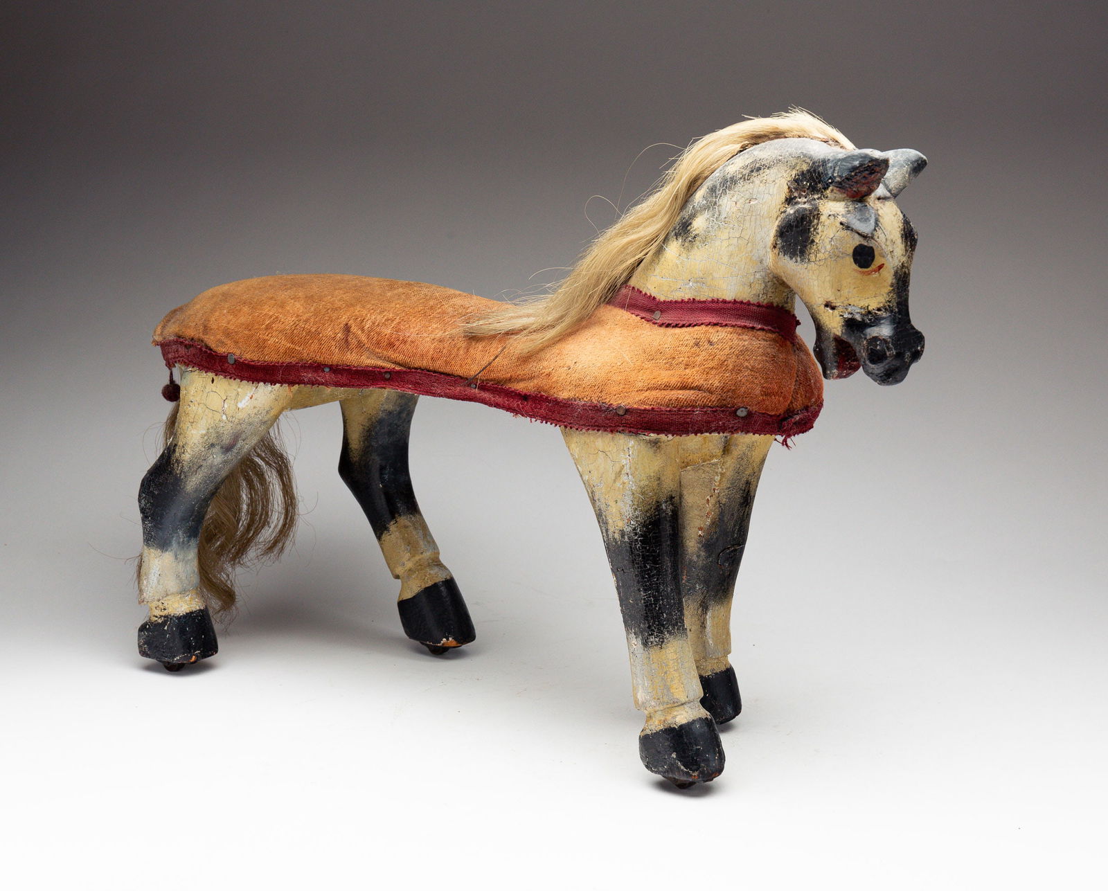 PAINTED FOLK ART HORSE TOY. (1 of 4)