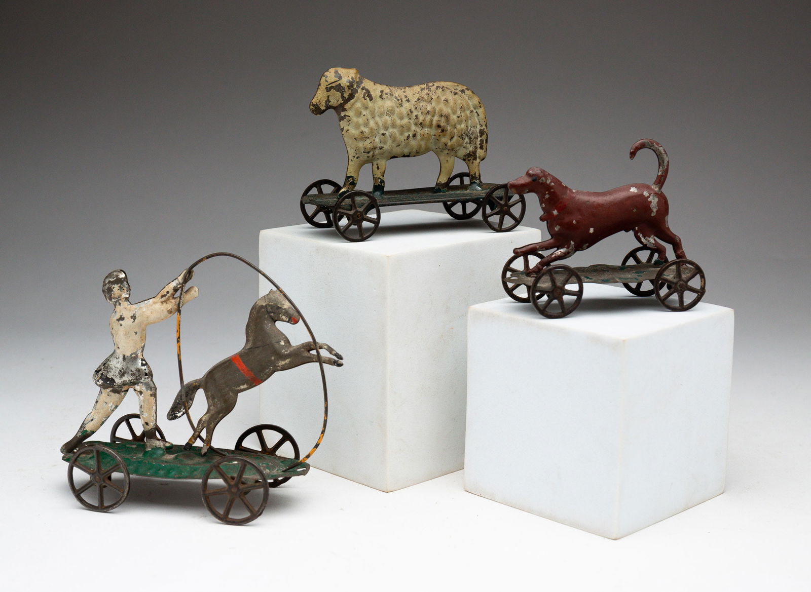 THREE TIN TOYS. (1 of 3)