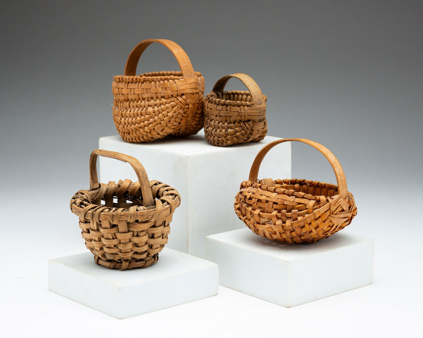 FOUR MINIATURE SPLINT BASKETS. (1 of 3)