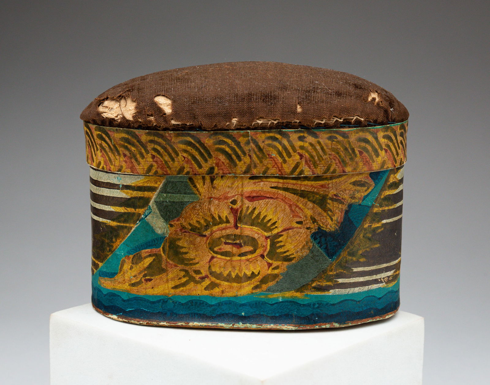 HISTORICAL WALLPAPER SEWING BAND BOX. (1 of 4)